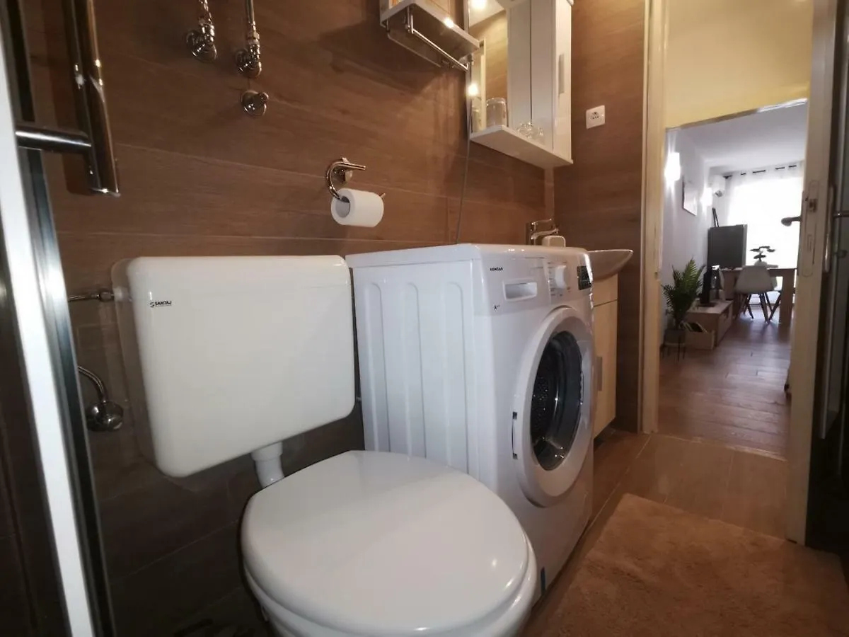 A Charming One-Bedroom Apartment In The Heart Of 'Rovinj' Ρόβινι